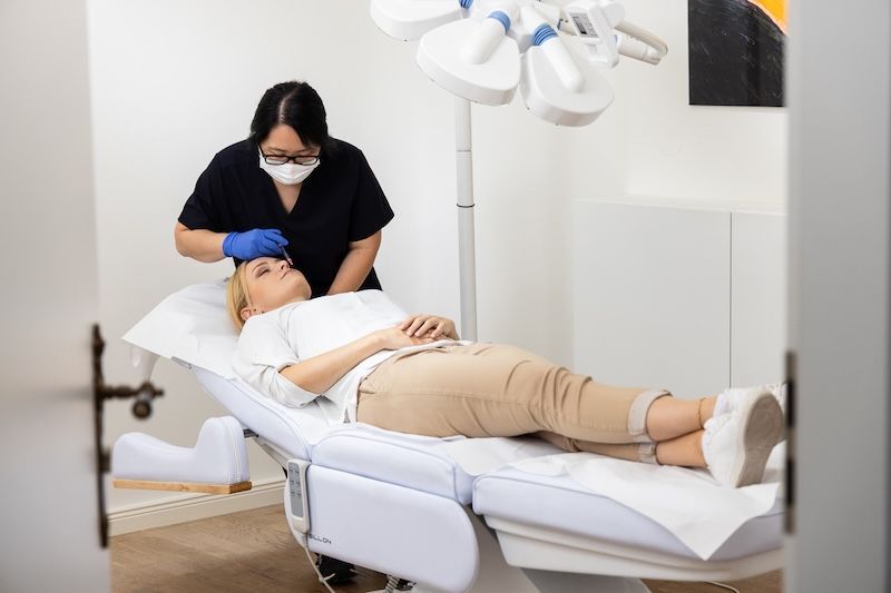 Infiniskin - Ästhetische Medizin in Berlin - Behandlung